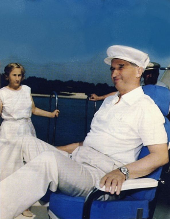 Nicolae si Elena Ceausescu iaht la Paris
